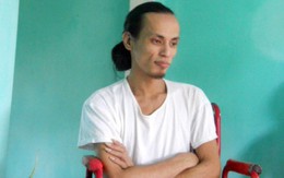 Chàng trai và những trang viết trên xe lăn