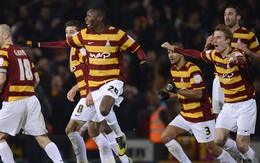 Arsenal "tặng vé" vào bán kết cho Bradford City