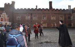 Thăm cung điện Hampton Court