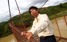 Mock Nhất xây cầu