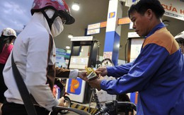Không thể "buông" việc định giá xăng dầu