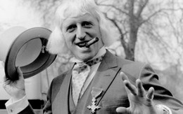 "Sir" Jimmy Savile lạm dụng tình dục hơn 200 người