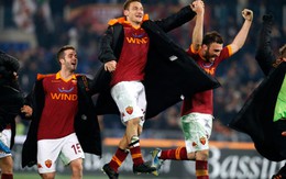 Totti bắn hạ Bà Đầm Già