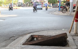 Nắp cống sụp hơn 2 tuần