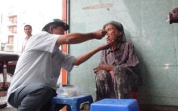 Đưa người già lang thang về đâu?