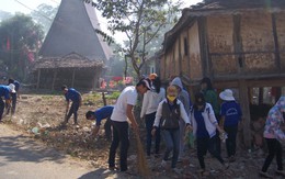 Làm vệ sinh dưới chân nhà sàn