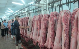 Thịt heo gánh thêm "phí sạp"