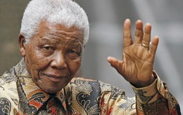 Ông Nelson Mandela lại nhập viện