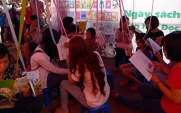 Khi những cuốn sách bị... treo