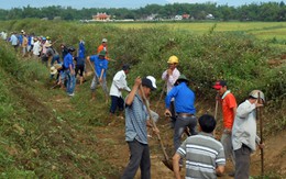 Nghỉ lễ vẫn ra đồng làm tình nguyện