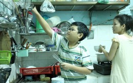 Bảo bọc con thành "gà công nghiệp"