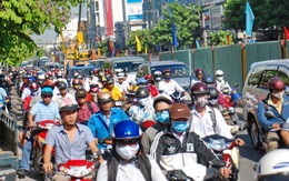 Kẹt xe quanh khu vực thi công cầu vượt