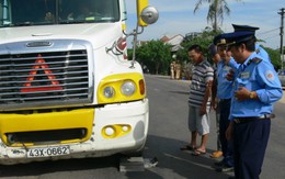 Cấm xe trọng tải trên 25 tấn qua cầu tạm Phú Phong