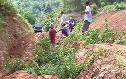 Đường sạt lở 3 năm chưa khắc phục