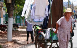 Bà Năm chân đất
