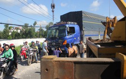 Xe tải "đại náo" quốc lộ, nhiều người bỏ xe máy chạy thoát thân