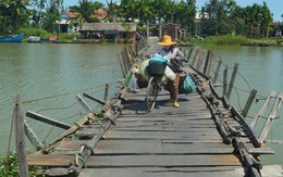Thấp thỏm qua cầu phao