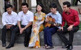 Vượt qua bóng tối bằng đam mê khoa học