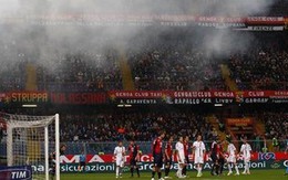 Cảnh sát xịt hơi cay trong trận Milan thắng Genoa