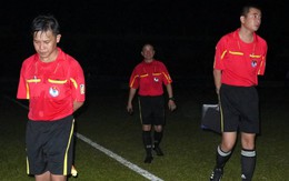 Khán giả Bình Dương chửi trọng tài
