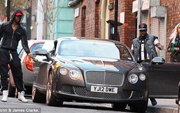 Balotelli đổi bồ, đổi xe