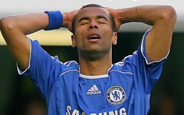 Ashley Cole bị phạt 90.000 bảng