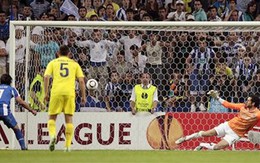Falcao tỏa sáng, Porto đặt một chân vào chung kết