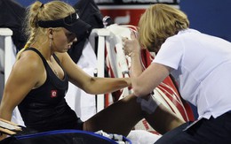 Wozniacki "rơi đài" ngay vòng đầu tiên