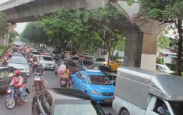 Bộ trưởng giao thông Thái "nếm mùi" kẹt xe