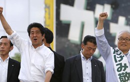 Thủ tướng Abe thắng lớn