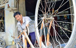 Tiệm sửa xe đạp thạc sĩ