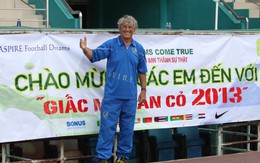 "Phù thủy" Bora Milutinovic đến Việt Nam tìm kiếm tài năng bóng đá