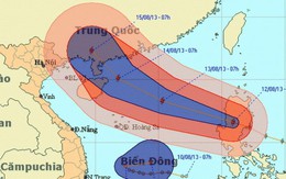 Bão Utor đang lồng lộn tiến vào biển Đông