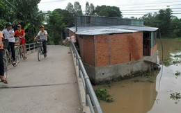 Xây nhà lấn sông gần trụ sở UBND xã