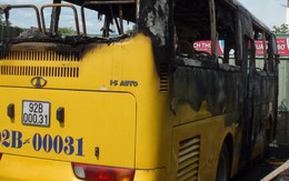 Xe buýt cháy trơ khung trong bến, tài xế thoát nạn