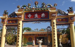 Chùa Bà Đức Sanh ở phố biển