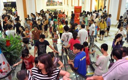 Người dân ùn ùn đổ vào Royal City tham quan!