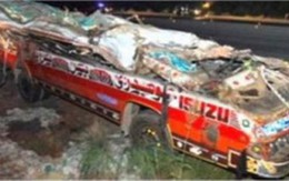 2 xe buýt húc nhau, 44 người thiệt mạng
