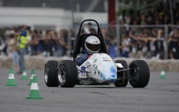 Tăng tốc từ 0 tới 100 km/g trong 2,5 giây