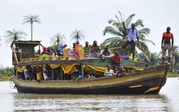 Tàu chở quá tải vỡ làm đôi, 142 người chết và mất tích