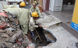 "Hố tử thần" trước cửa nhà dân