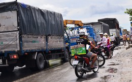 Qua cầu mất gần... 1 giờ