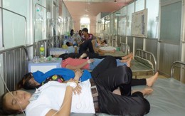 Hơn 100 công nhân nhập viện nghi do ngộ độc thực phẩm