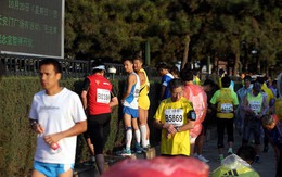 Nhiều người "tè" bậy trong cuộc đua marathon Bắc Kinh