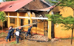 Đắk Lắk: lửa thiêu rụi phòng vật dụng Trường Hàm Nghi