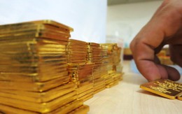 Giá vàng chạm đáy thấp nhất 3 năm qua