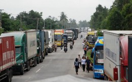 Hàng ngàn xe còn kẹt trên Quốc lộ 1