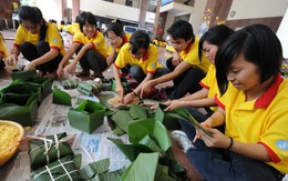 Cùng mẹ lo tết cho sinh viên xa nhà