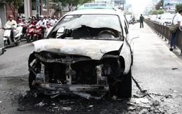 Taxi cháy rụi khi đang chở khách nước ngoài đến sân bay