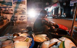 Vất vả làm lụng trong giá rét giữa Hà Nội